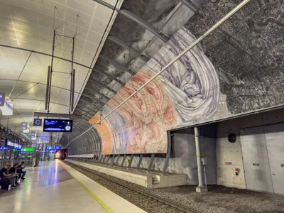 A departure monitor on the airport platform: line P leaves from track 1 in four minutes for Helsinki (shown in Swedish as Helsingfors) via Tikkurila (Dickursby).
