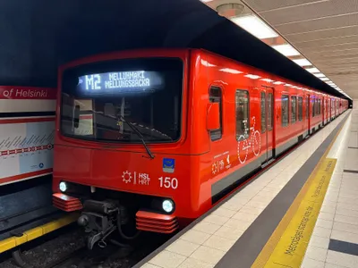 The front display of a metro train shows the line, M2, and its terminus Mellunmäki (Mellungsbacka).