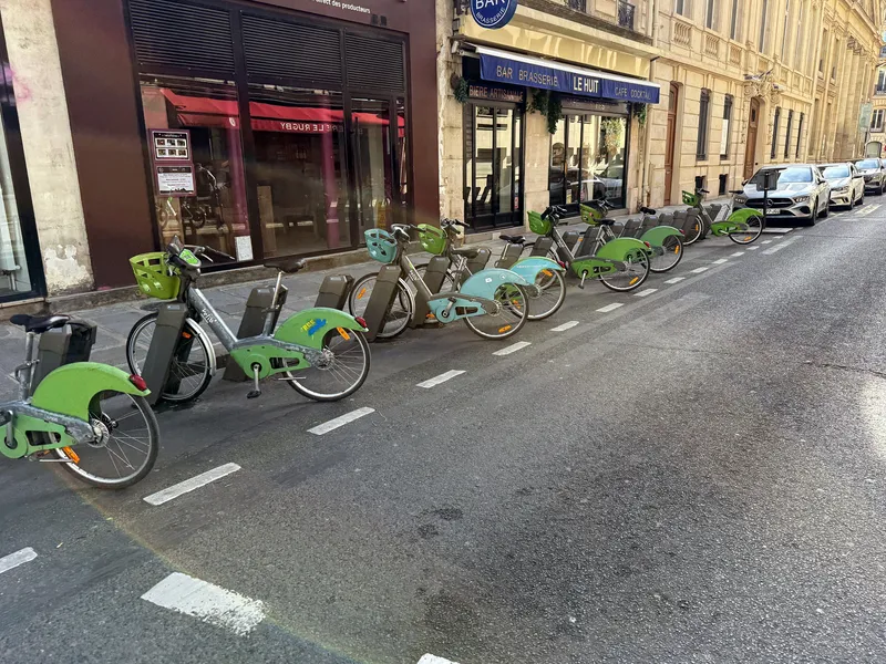 Vélib' bikes in their docks — green is the mechanical bike, light blue the electric one, and the colour is what tells the two fares apart.
