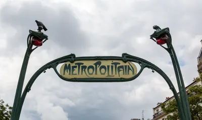A "Métropolitain" entrance sign — this is what marks a métro entrance
