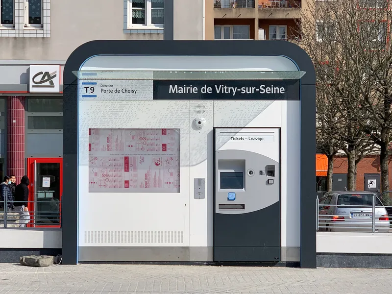 A "Tickets - Navigo" machine on the tram platform — you cannot buy on board, so get your fare here or in the app before you ride.