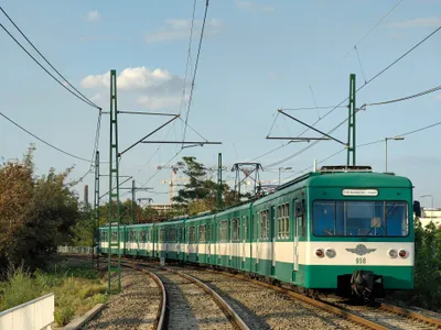 An H7 train for Boráros tér - Csepel. The whole of line H7 lies inside the city, so a city ticket covers it end to end.