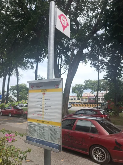 A Rapid KL bus stop — under the pink BAS marker, a panel carries the stop code (KL 2483), the route (T118) and its stops and hours