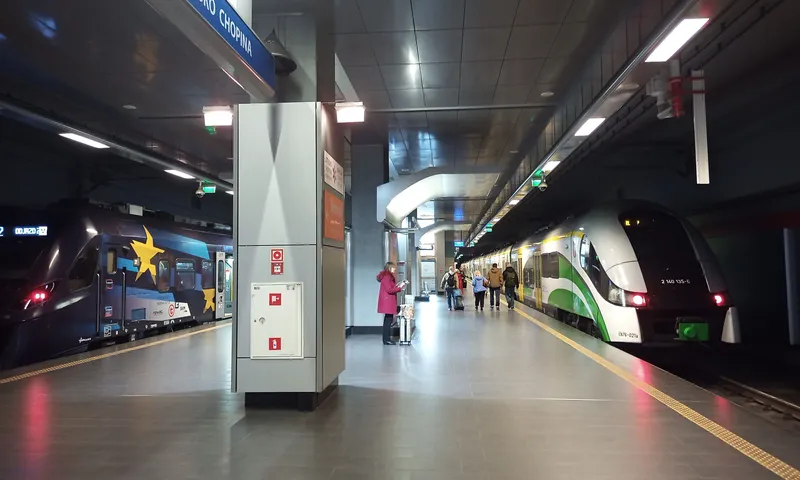 Warszawa Lotnisko Chopina station, right under the terminal: an SKM train on the left, a Koleje Mazowieckie train on the right.