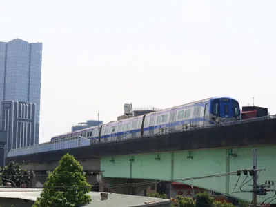 The blue Commuter — slower at about 50 minutes, but the fare is identical