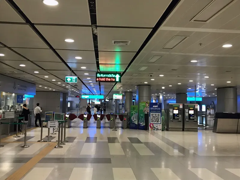 The ARL gate line at Suvarnabhumi — ticket office on the left, machines on the right