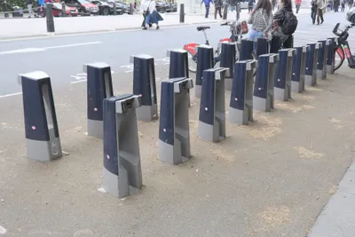 Empty docking points — charging is per 30 minutes, so redock at a free point like this and hire again